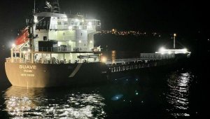 Çanakkale Boğazı'nda arızalanan gemi limana demirletildi