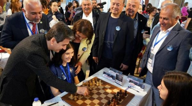 Çeşme Belediyesi'nin ev sahipliğinde satranç turnuvası düzenlendi