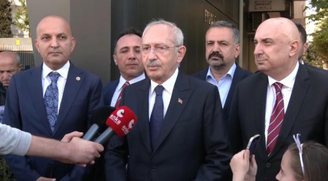 CHP lideri Kılıçdaroğlu, İzmir'de 'Memur Teoman'ı evinde ziyaret etti