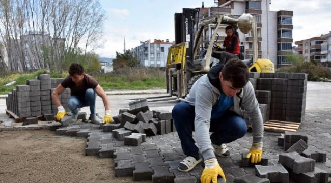 Edremit'te Akçay Sarıkız Meydanı, belediye tarafından düzenleniyor
