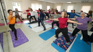 Gaziemir Belediyesi'nden 60 yaş üstüne Ata Evi'nde yoga dersleri