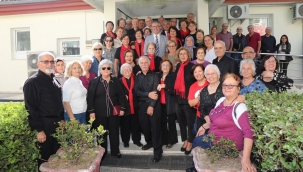 Gaziemir'de yaşayan 60 yaş üstü, Ata Evi'nde güçlü bağlar kuruyor