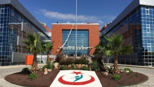 Hastanede 1 polis ve 4 güvenlikçiye saldırı