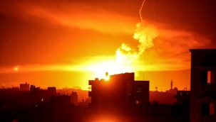 İsrail, Filistinliler'in yaşadığı Gazze'ye hava saldırısı düzenledi