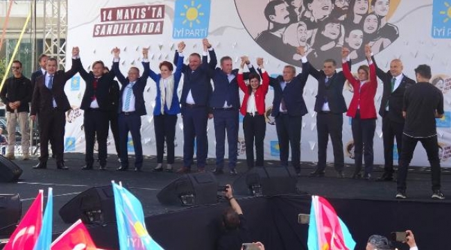 İYİ Parti lideri Akşener Balıkesir'de: Bir oyunuz Kemal'e, bir oyunuz Meral'e 