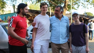 İzmir'den Bağımsız milletvekili adayı Ademhan, 'sosyal medya ofisi' açtı