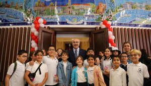 İzmir İktisat Kongresi Binası'nın ilk konukları çocuklar oldu