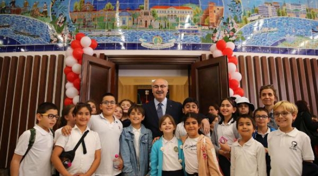 İzmir İktisat Kongresi Binası'nın ilk konukları çocuklar oldu