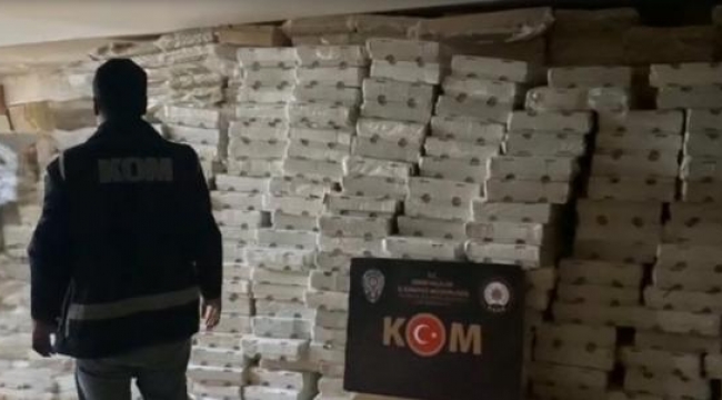 İzmir'de 5.7 milyon kaçak sigara ele geçirildi