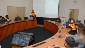 İzmir'de enkazdakilerin yerini bildirecek 'Konum Al' uygulaması