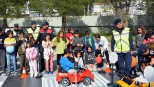 Jandarmadan depremzede çocuklara trafik eğitimi