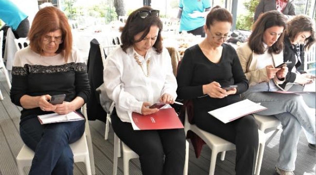 Kadınlar, kadına yönelik şiddete karşı Bornova'da buluştu