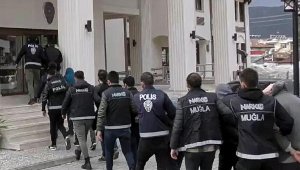 Kalaşnikoflu uyuşturucu çetesi