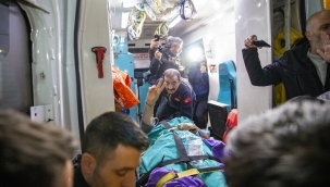 Kaza geçiren HDP'liye devlet hava ambulansı gönderdi, o 'zafer' işareti yaptı