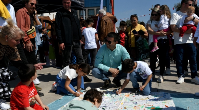 Kuşadası'nda başkan çocuklarla çocuk oldu