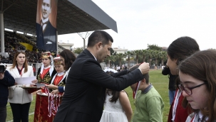 Kuşadası'nda rengarenk Ulusal Egemenlik ve Çocuk Bayramı