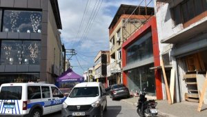 Motosikletli maskeli saldırganlar ateş açtı