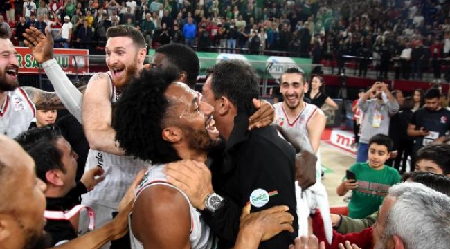 Pınar Karşıyaka, şampiyon-lider dinlemiyor! Efes'i de yendi