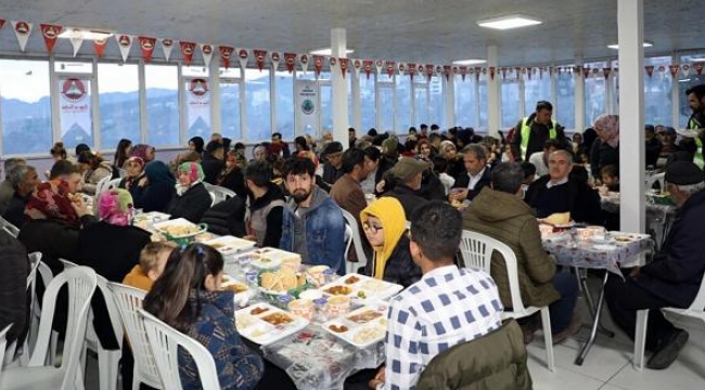 Şehzadeler Belediyesi, iftar sofrasında şehit aileleri ve gazileri ağırladı