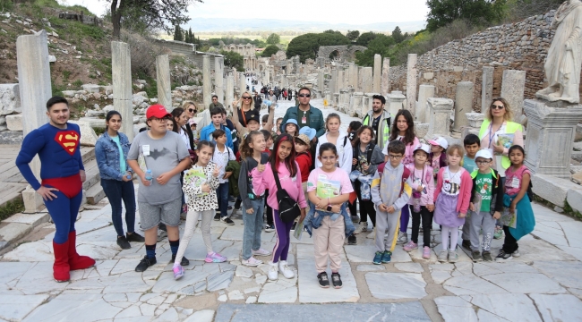 Selçuklu çocuklar antik kentte barış mesajı verdi