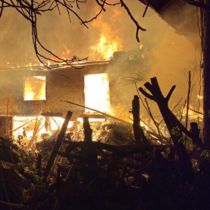 Sındırgı'da dehşet gecesi! 4 ev cayır cayır yandı