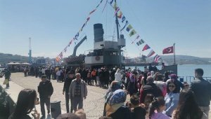 TCG Nusret müze gemisi Bandırma Limanı'nda ziyarete açıldı