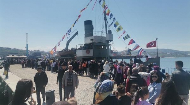 TCG Nusret müze gemisi Bandırma Limanı'nda ziyarete açıldı