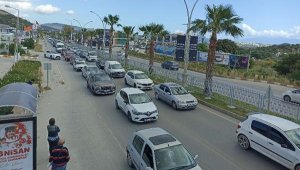Turistik yerlerde bayram kuyrukları oluştu