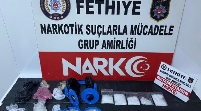 Uyuşturucuyu kulaklığa saklamış! Yakalandı