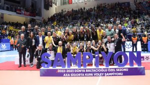 VakıfBank İzmir'de şampiyon