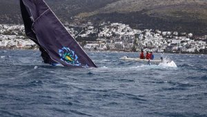 Yelken yarışmasında feci kaza! Bir tekne battı