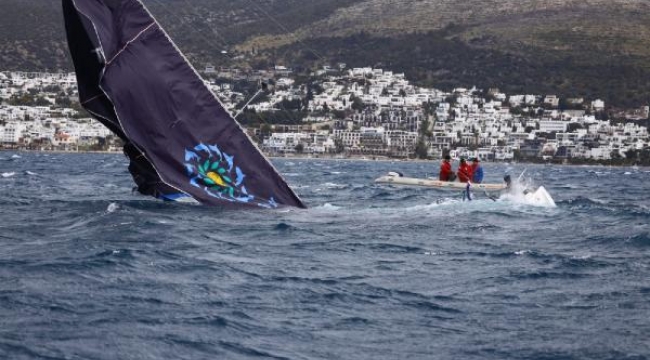Yelken yarışmasında feci kaza! Bir tekne battı