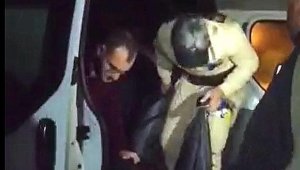 9 kişilik hafif ticari araçtan 26 kaçak göçmen çıktı