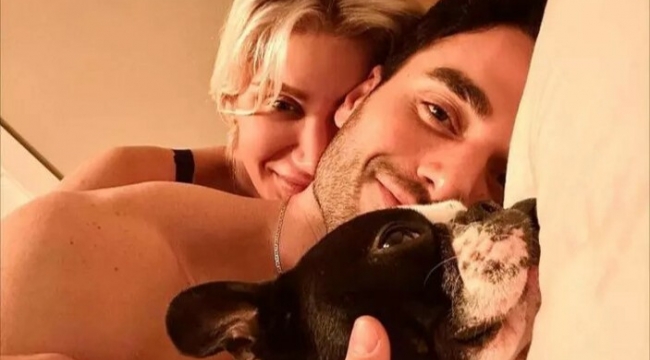 Alaçatı'dan dönen sevgilisini yatağa attı