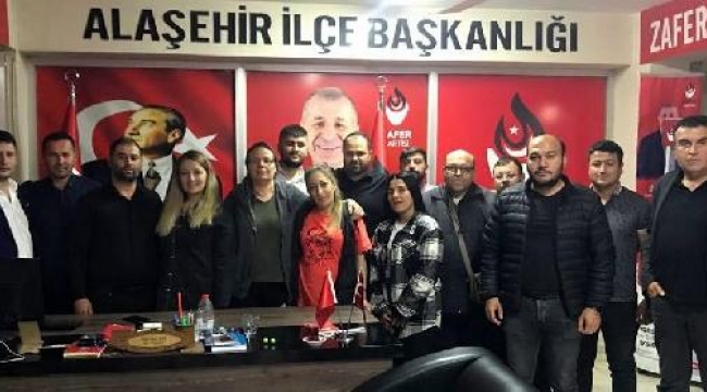 Alaşehir'de Zafer Partisi ilçe teşkilatı, Kılıçdaroğlu'na kızdı istifa etti