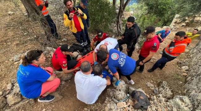 Amerikalı turisti, 2 saat sedyeyle taşıdılar