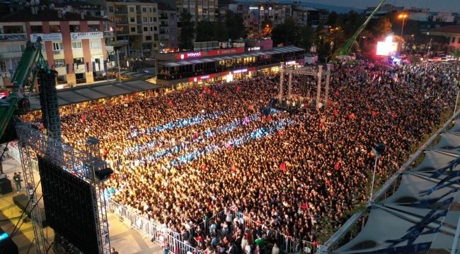 Aydın'dan 'Duman' çıktı! Binlerce kişi konsere geldi, yollar tıkandı