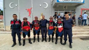 Aydın'da efe kıyafetleriyle oy kullandılar