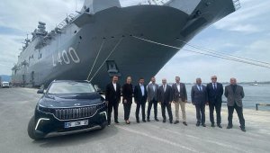 Bakan Kasapoğlu, TCG Anadolu'yu ziyaret etti: Bu gurur, hepimizin gururu