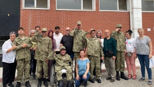 Bayraklı'da engelliler bir gün asker oldu