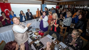 Belediye Başkanı Batur, kadınlarla buluştu: Bu ülkeyi karanlıktan kurtaralım