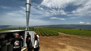 Belediyenin kurduğu "dolu savar"lar çiftçiyi zarardan korudu
