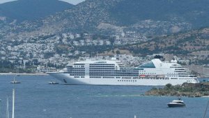 Bodrum'a sezonun ikinci yolcu gemisi 515 turist getirdi