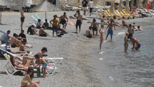 Bodrum'da oyunu kullanan sahile akın etti