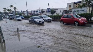 Bodrum'da yağmur ve hortum
