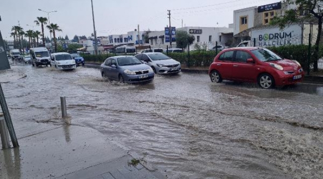 Bodrum'da yağmur ve hortum