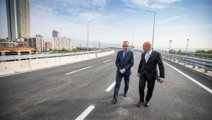 Bornova ve Buca'yı kesintisiz birbirine bağlayacak viyadük açıldı