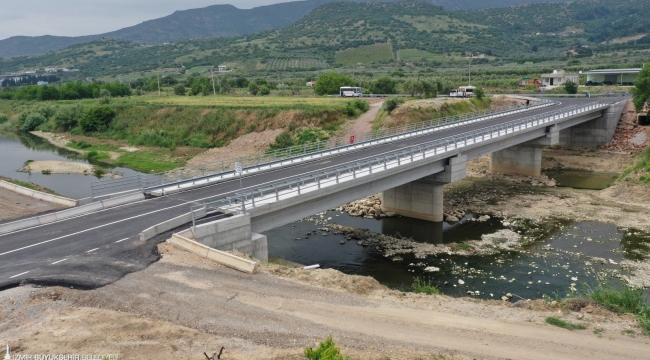 Büyükşehir, Gediz Nehri'nin iki yakasını köprüyle buluşturdu