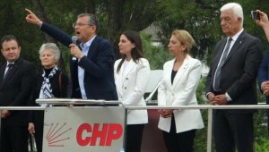 CHP'li Özel: Davulla zurna ile tüm Suriyelileri memleketine göndereceğiz