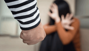 'Cinsel organın genişlemiş' diyerek eşini dövdü